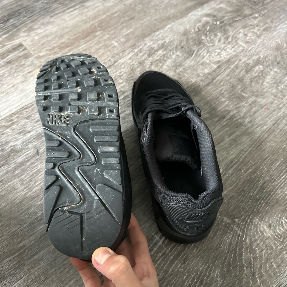 Nike Men's All-Black Air Max 90 - Picture 4 of 5